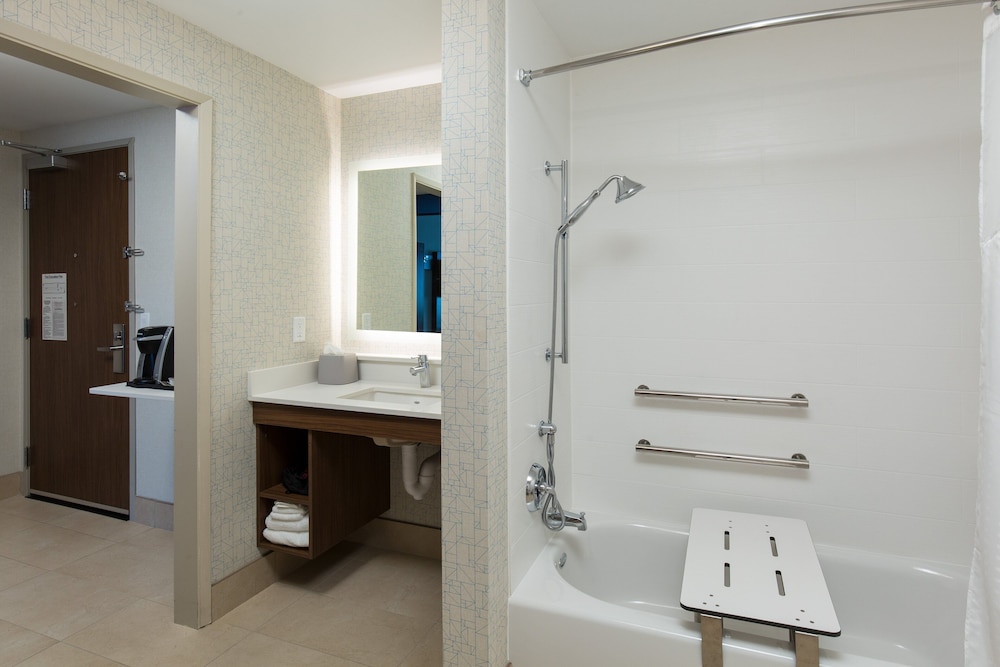 holiday inn express visalia sequoia gateway area by ihg