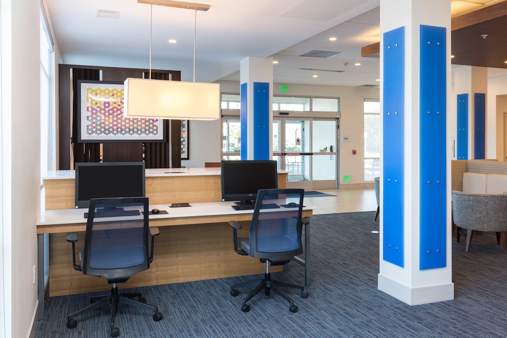 holiday inn express visalia sequoia gateway area by ihg