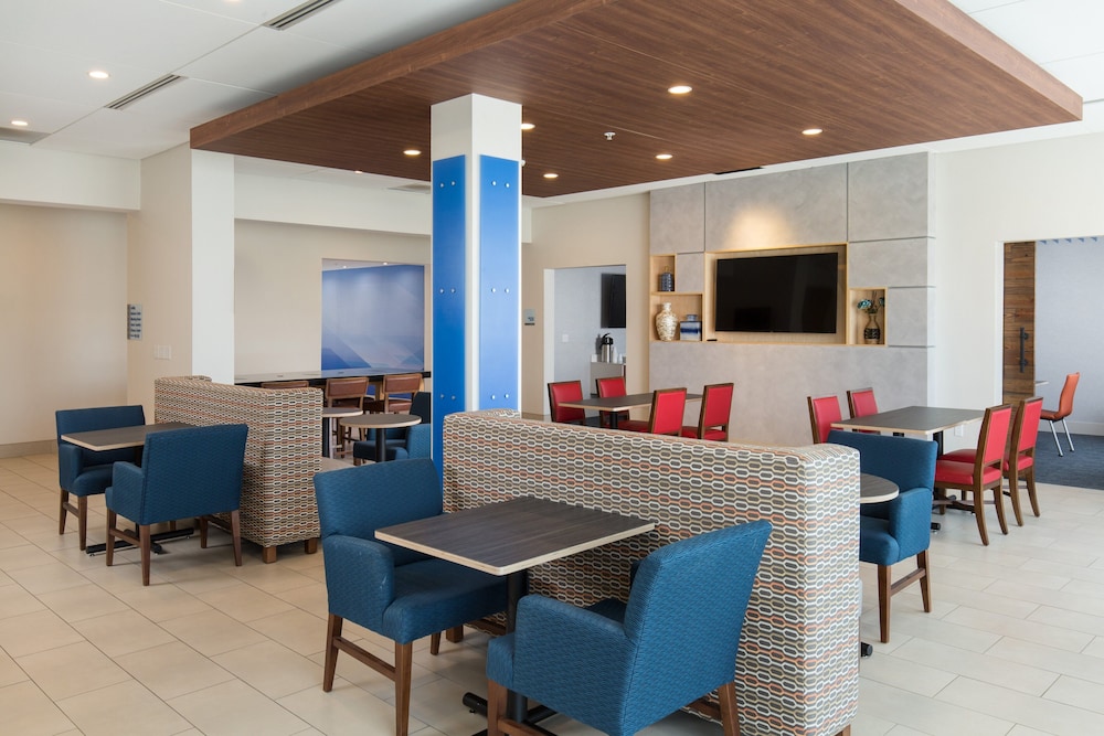 holiday inn express visalia sequoia gateway area by ihg