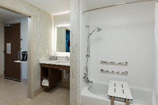holiday inn express visalia sequoia gateway area by ihg