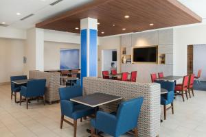 holiday inn express visalia sequoia gateway area by ihg