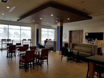 holiday inn express visalia sequoia gateway area by ihg