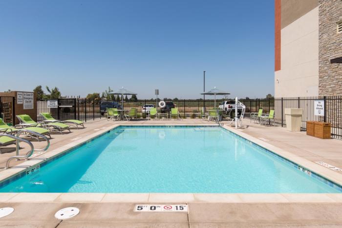 holiday inn express visalia sequoia gateway area by ihg