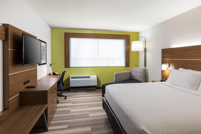 holiday inn express visalia sequoia gateway area by ihg