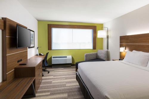 holiday inn express visalia sequoia gateway area by ihg