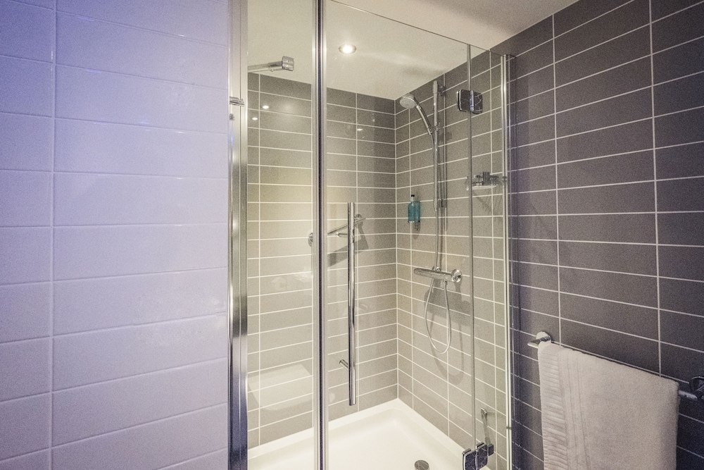holiday inn express stockport by ihg