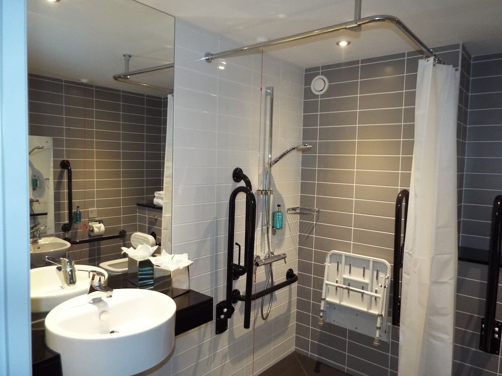holiday inn express stockport by ihg