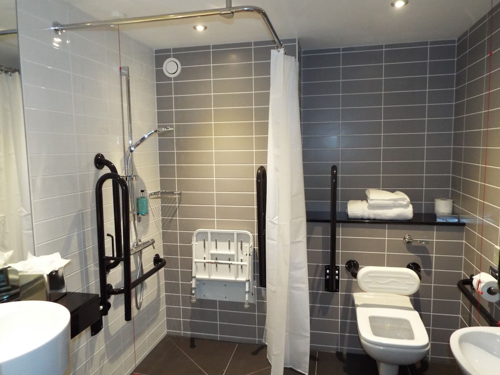 holiday inn express stockport by ihg