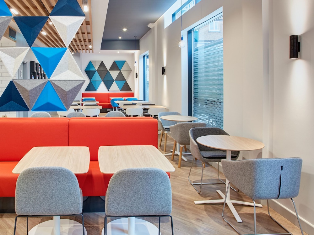 holiday inn express stockport by ihg