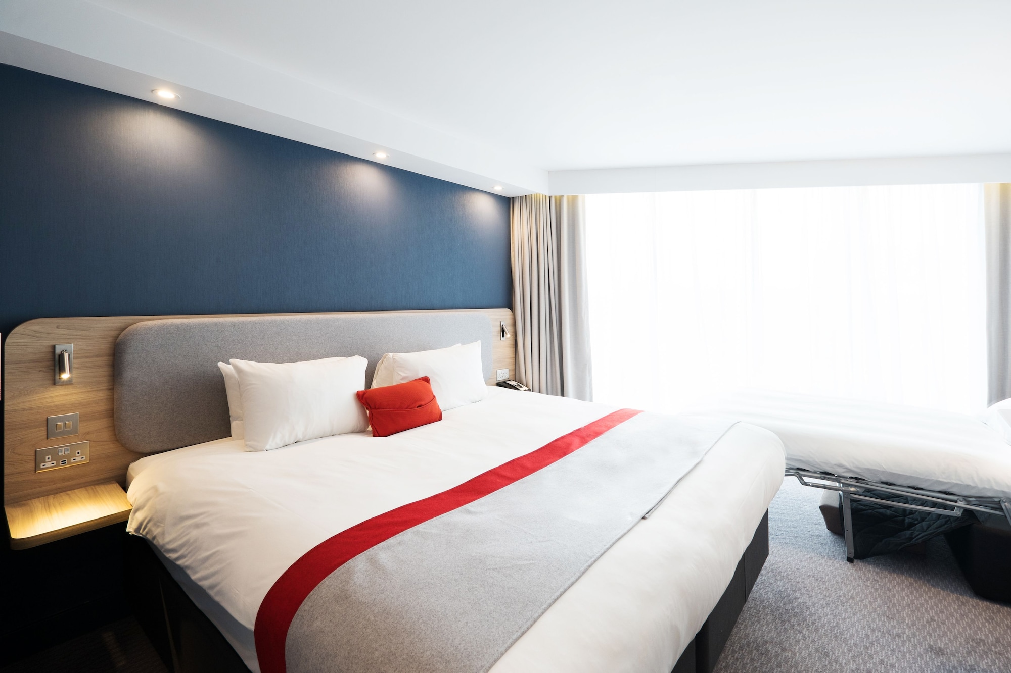 holiday inn express stockport by ihg