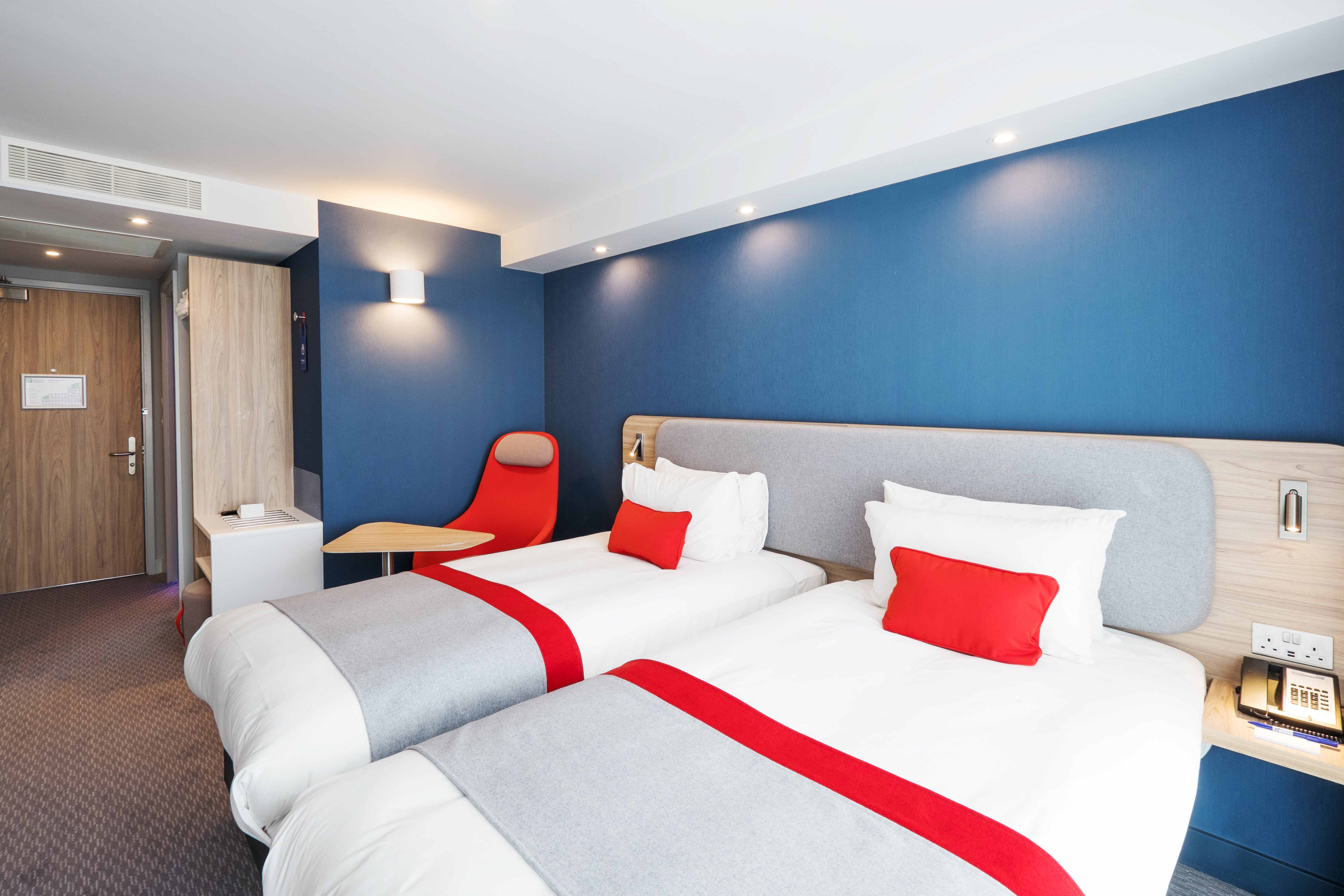 holiday inn express stockport by ihg