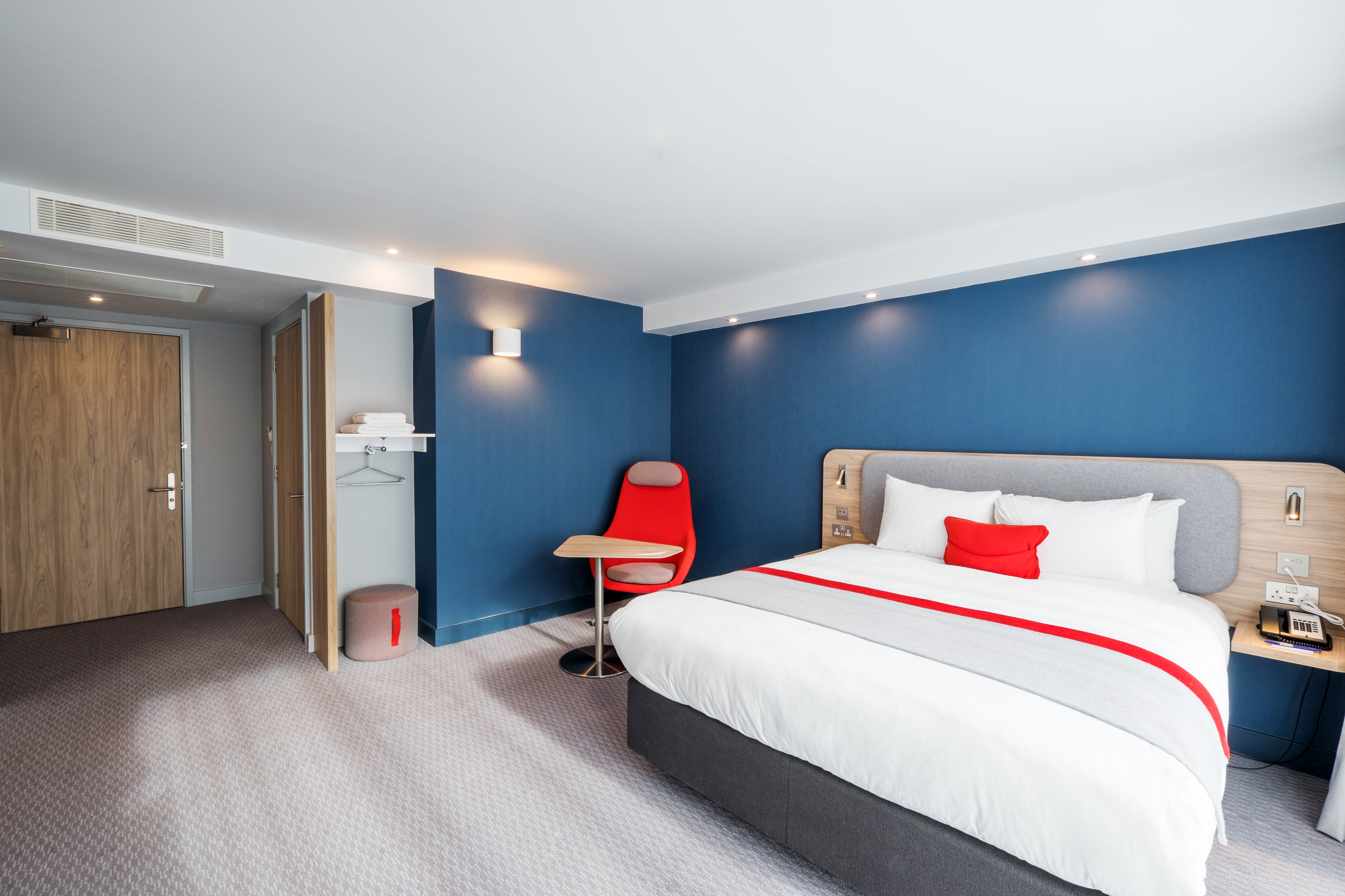 holiday inn express stockport by ihg