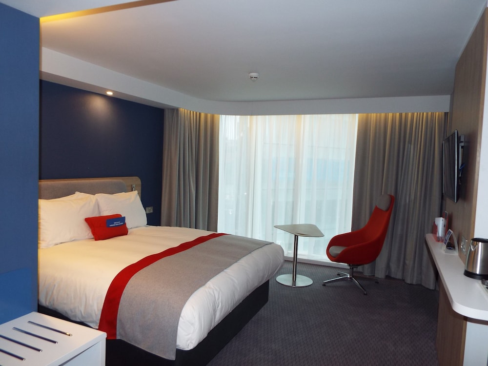 holiday inn express stockport by ihg