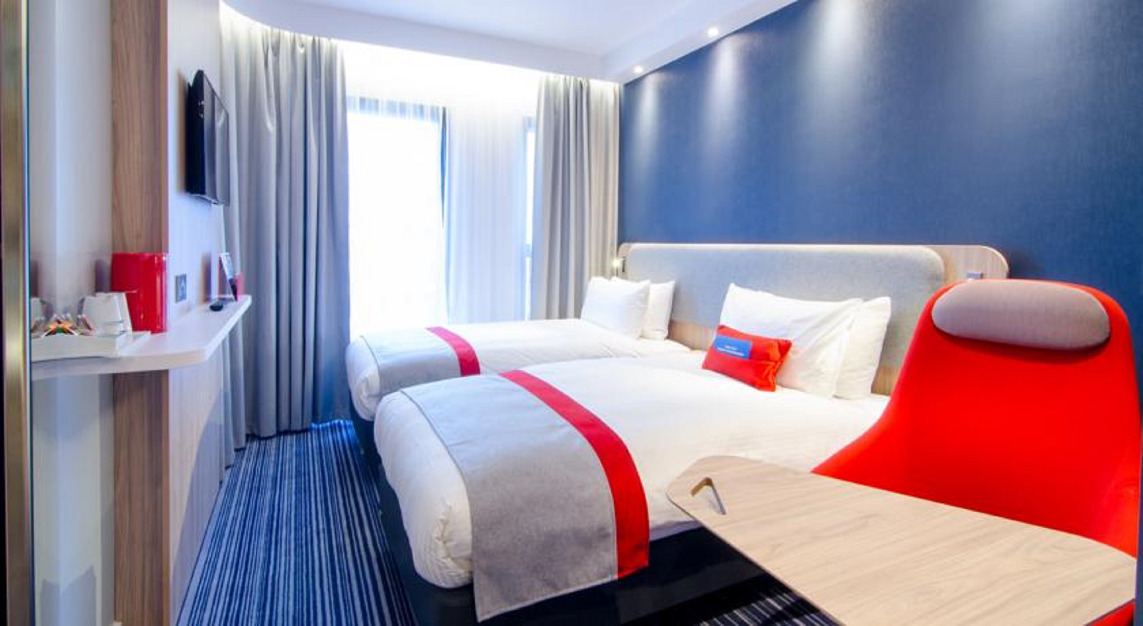 holiday inn express stockport by ihg