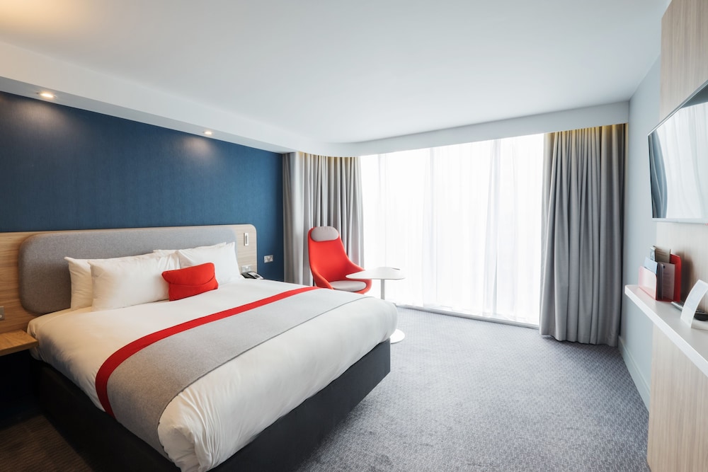 holiday inn express stockport by ihg