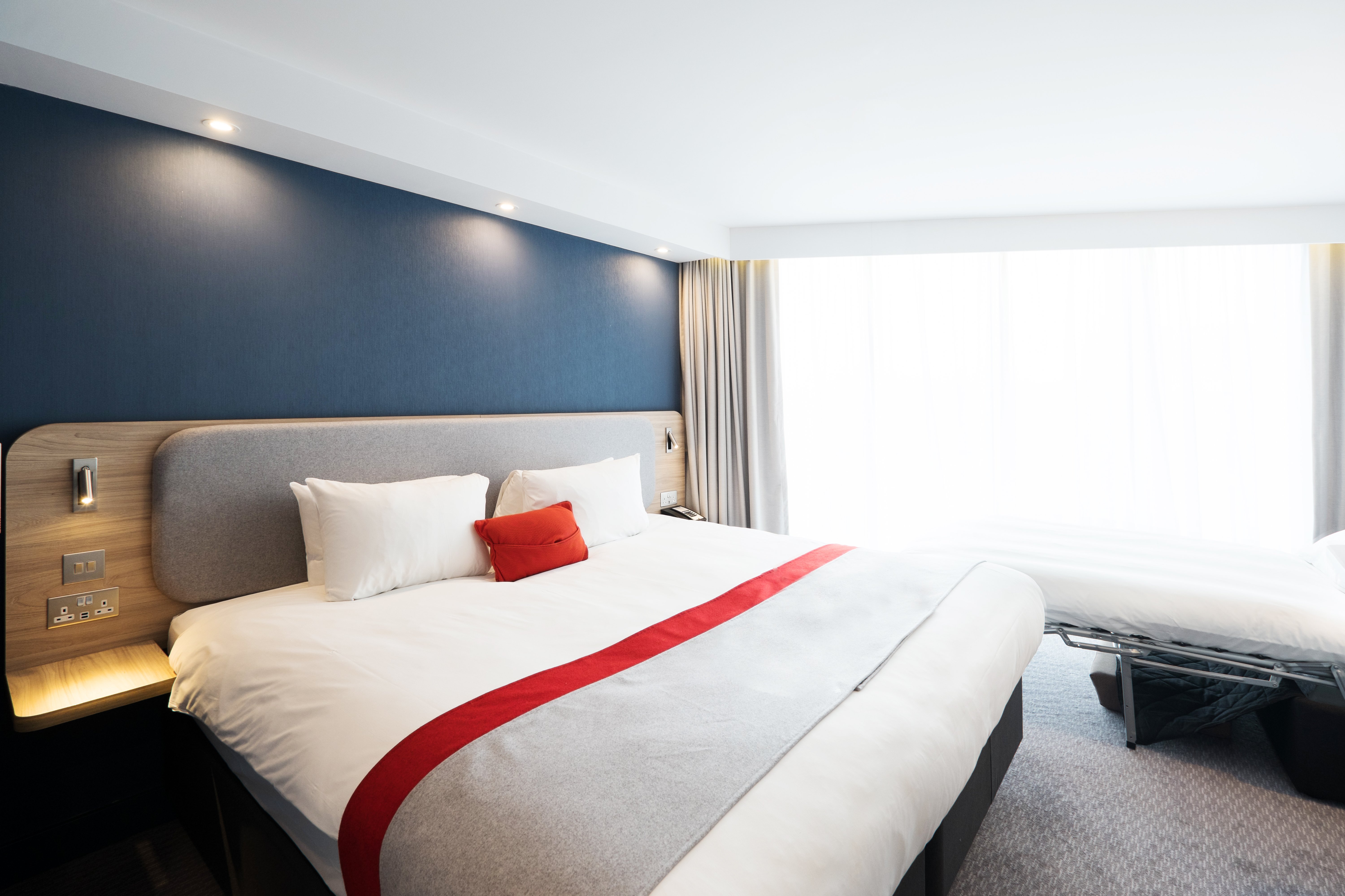 holiday inn express stockport by ihg