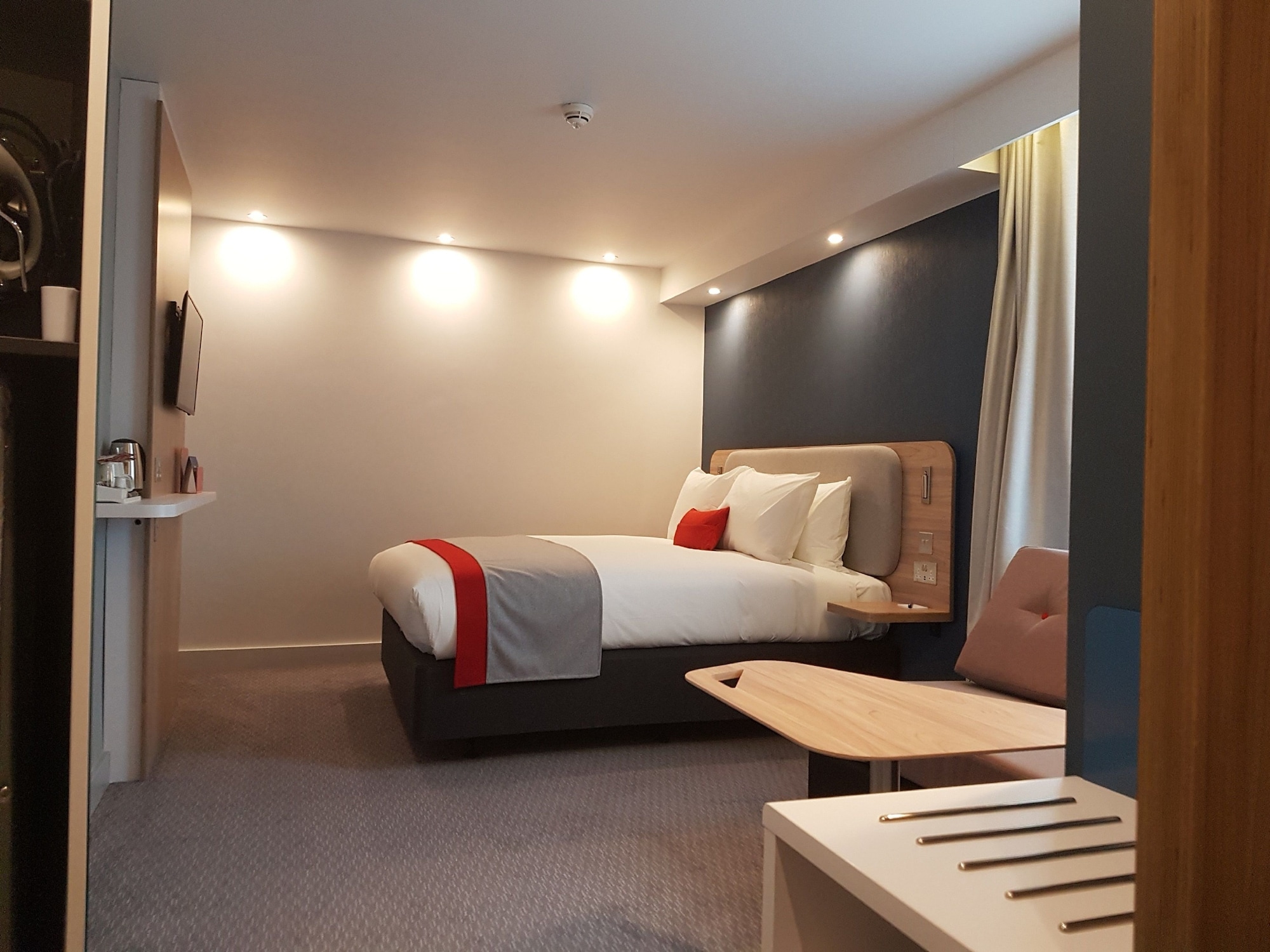 holiday inn express stockport by ihg