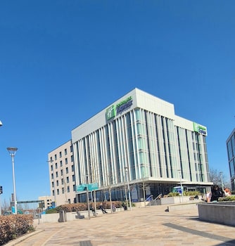 holiday inn express stockport by ihg