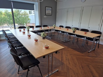 holiday inn express stockport by ihg