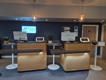 holiday inn express stockport by ihg