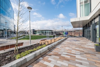 holiday inn express stockport by ihg