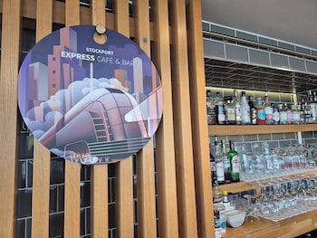 holiday inn express stockport by ihg