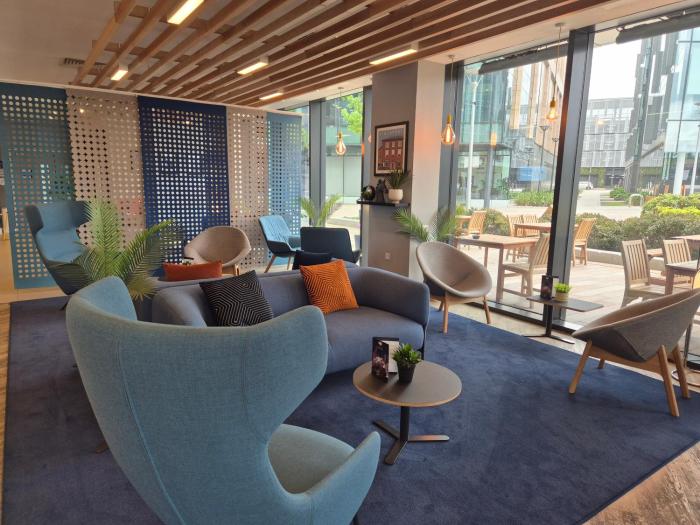 holiday inn express stockport by ihg