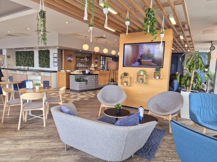 holiday inn express stockport by ihg