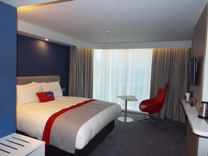 holiday inn express stockport by ihg