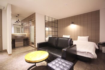 paradise hotel