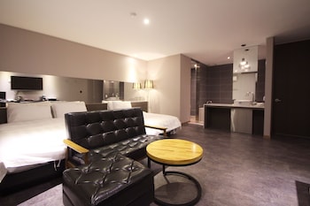 paradise hotel