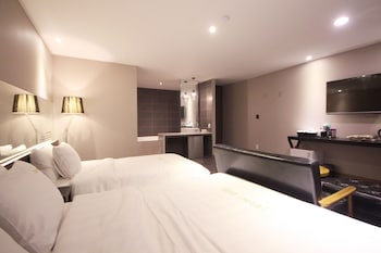 paradise hotel
