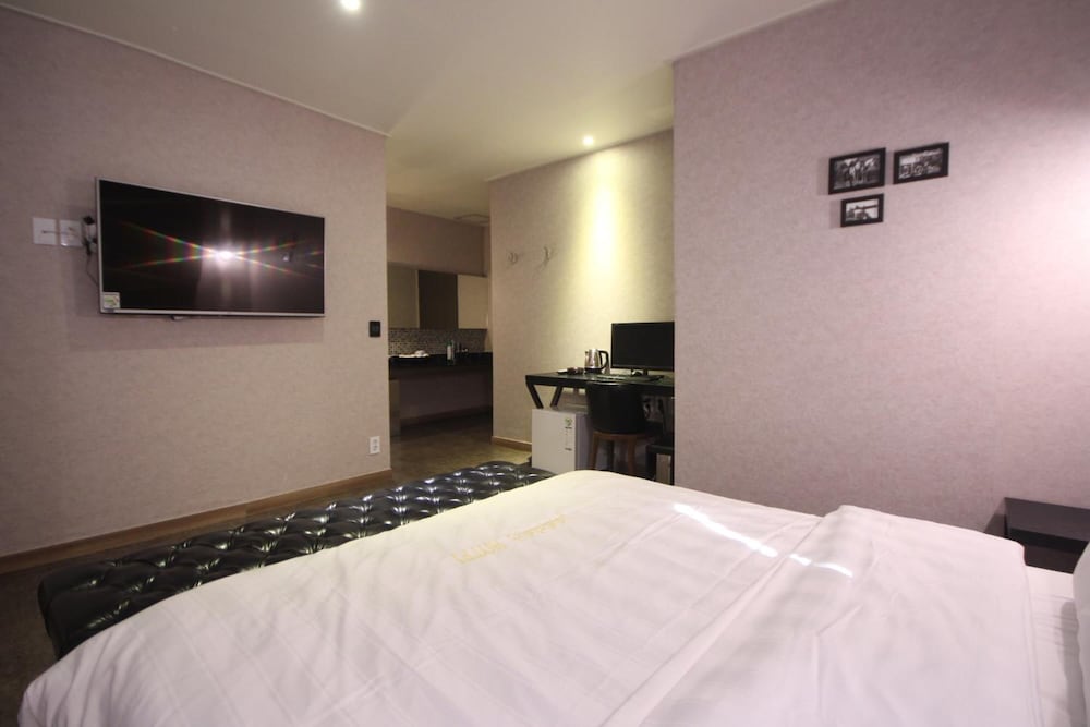 paradise hotel