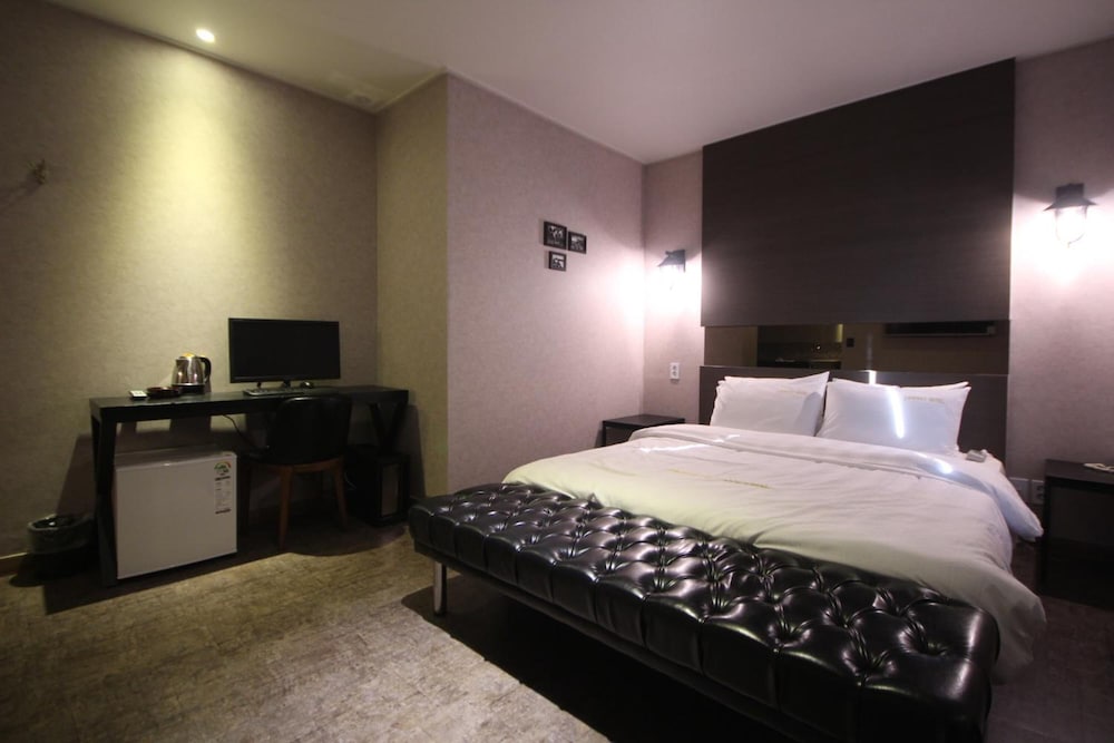 paradise hotel