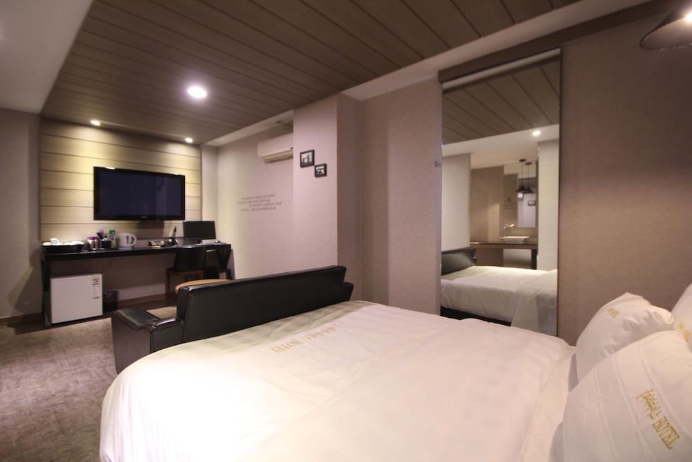 paradise hotel