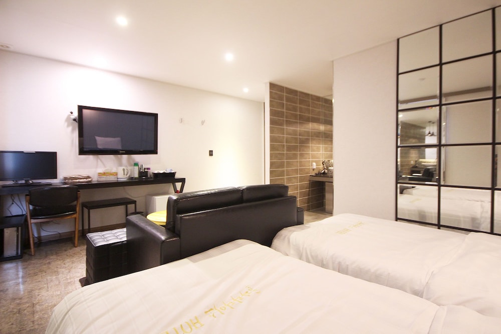 paradise hotel