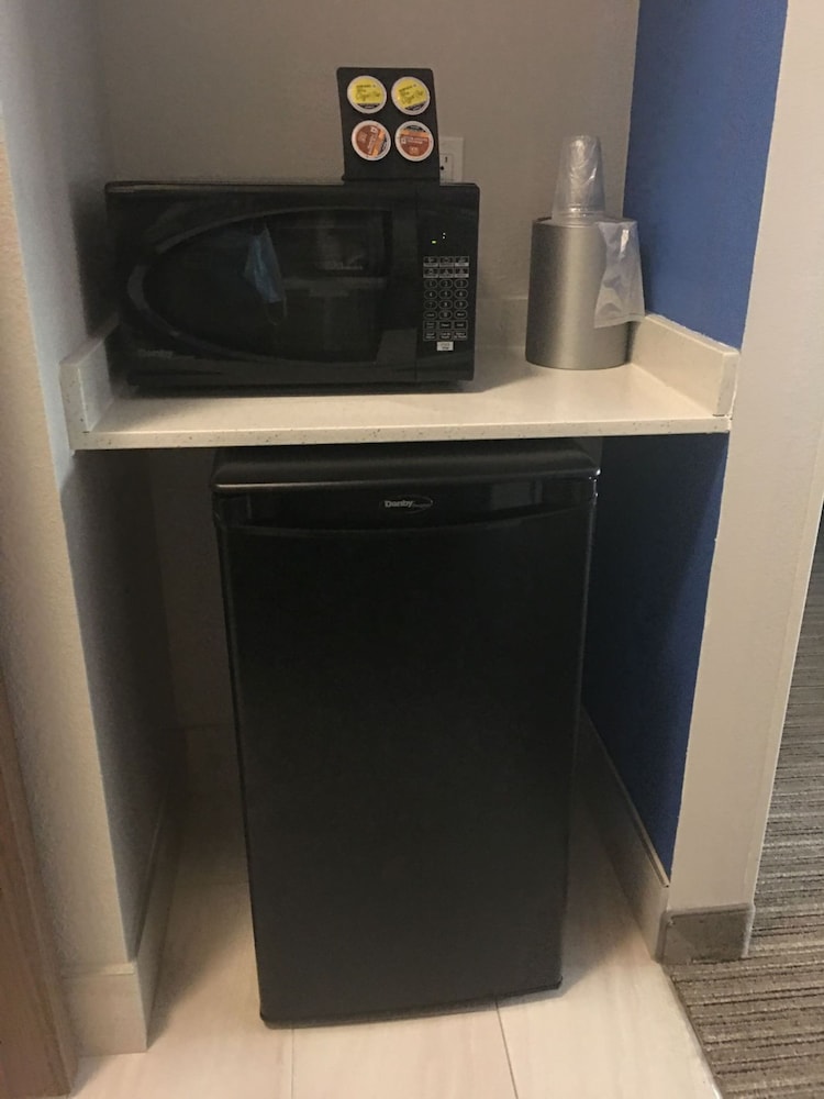 holiday inn express and suites brenham south by ihg