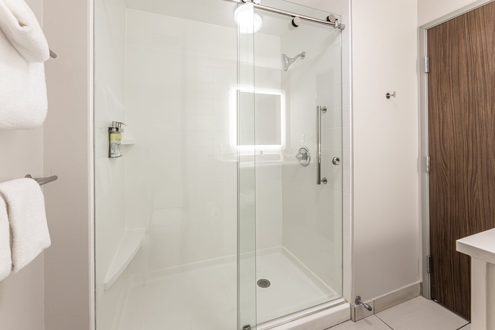 holiday inn express and suites rantoul by ihg