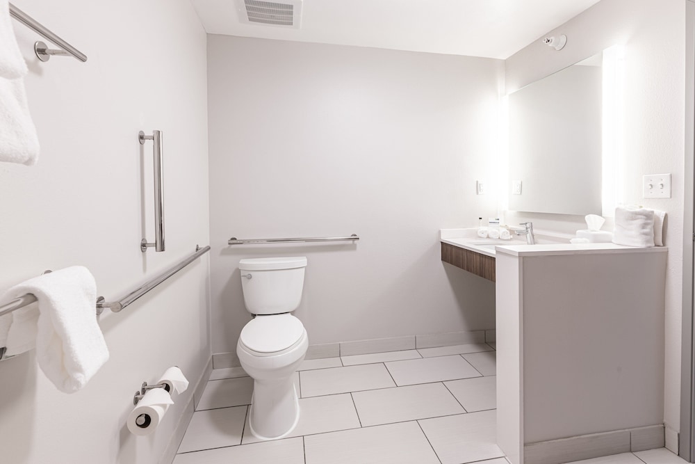 holiday inn express and suites rantoul by ihg