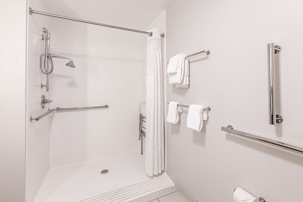 holiday inn express and suites rantoul by ihg