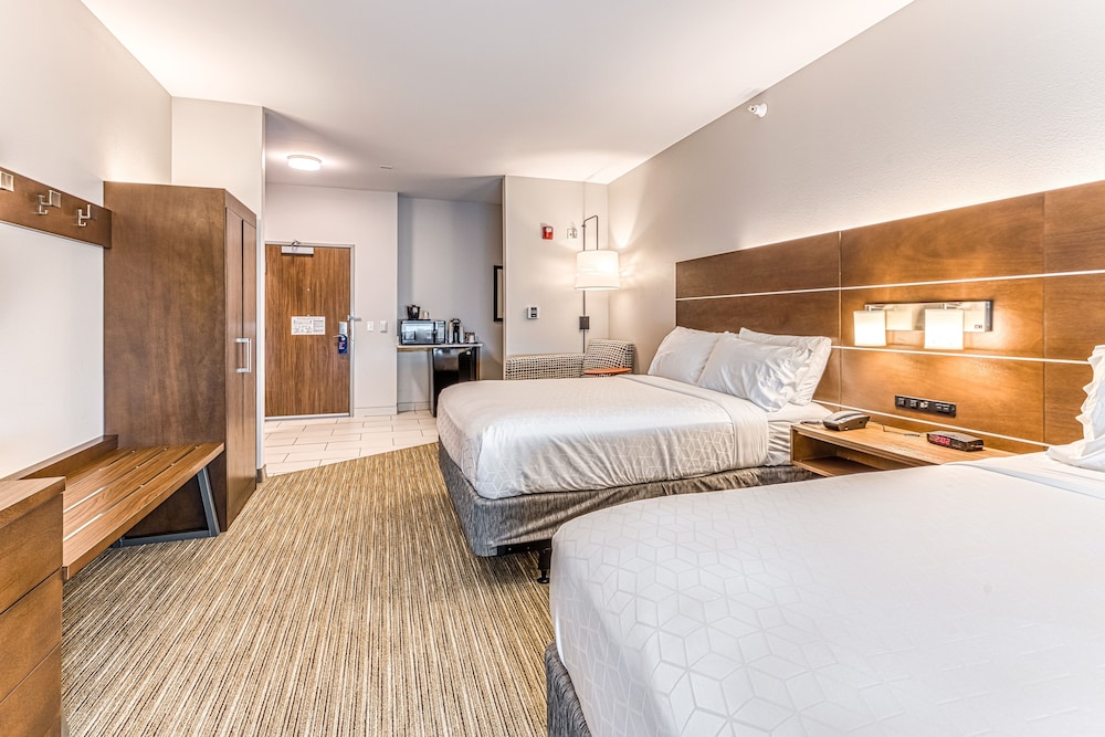holiday inn express and suites rantoul by ihg
