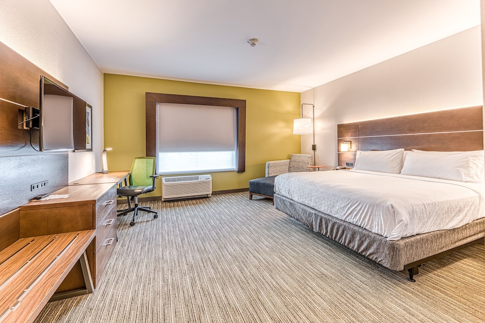 holiday inn express and suites rantoul by ihg