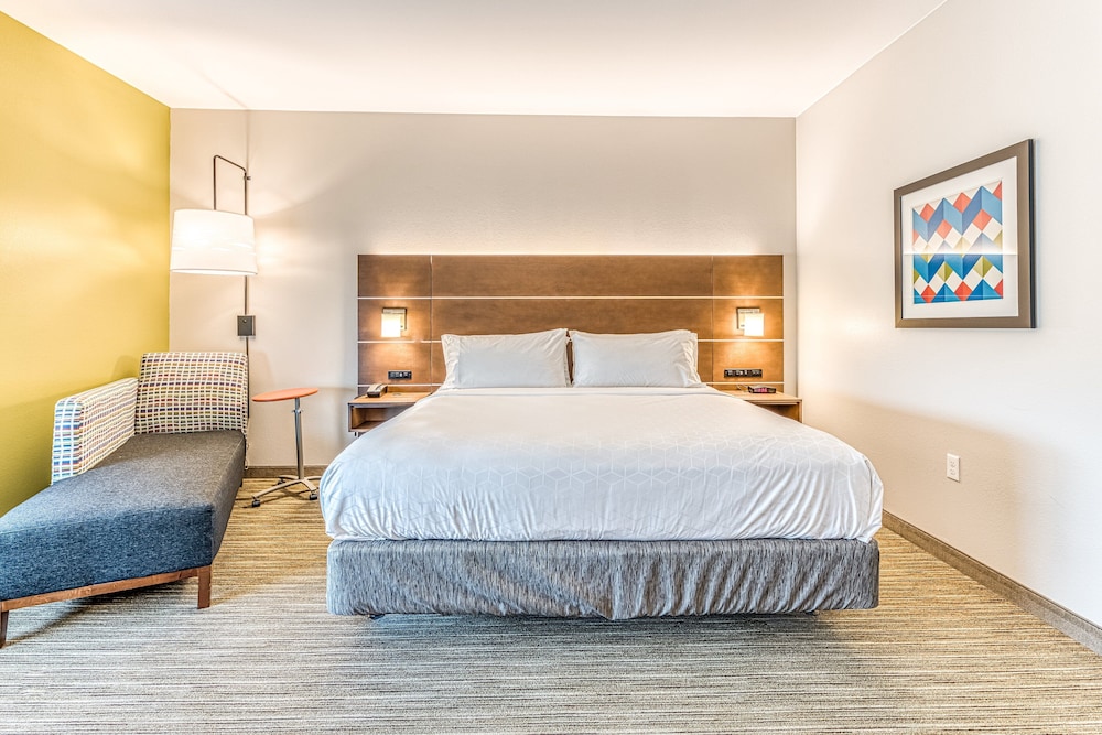 holiday inn express and suites rantoul by ihg