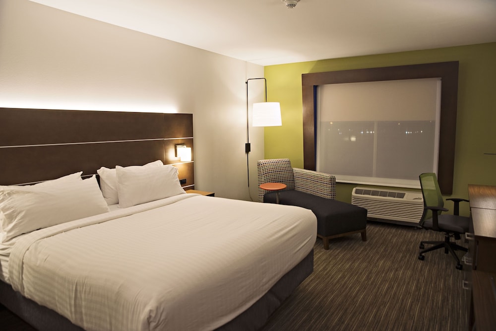 holiday inn express and suites rantoul by ihg