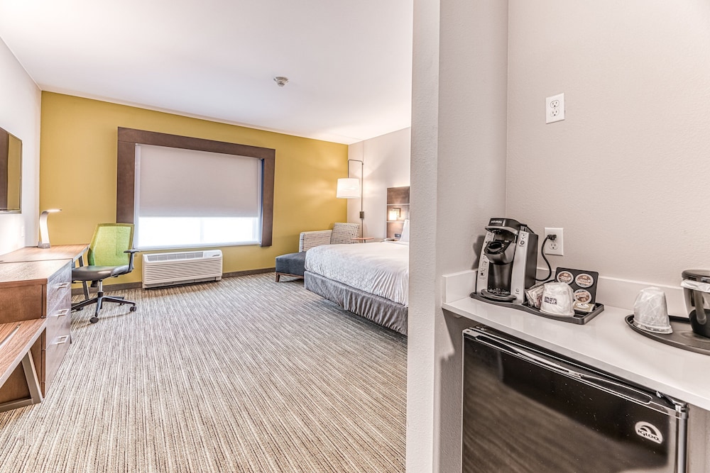 holiday inn express and suites rantoul by ihg