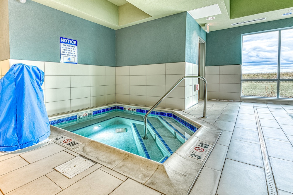 holiday inn express and suites rantoul by ihg