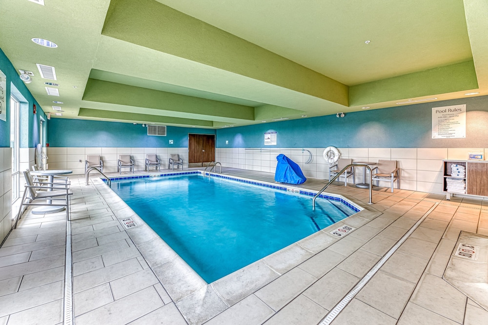 holiday inn express and suites rantoul by ihg