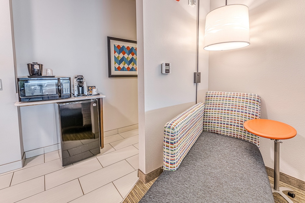 holiday inn express and suites rantoul by ihg