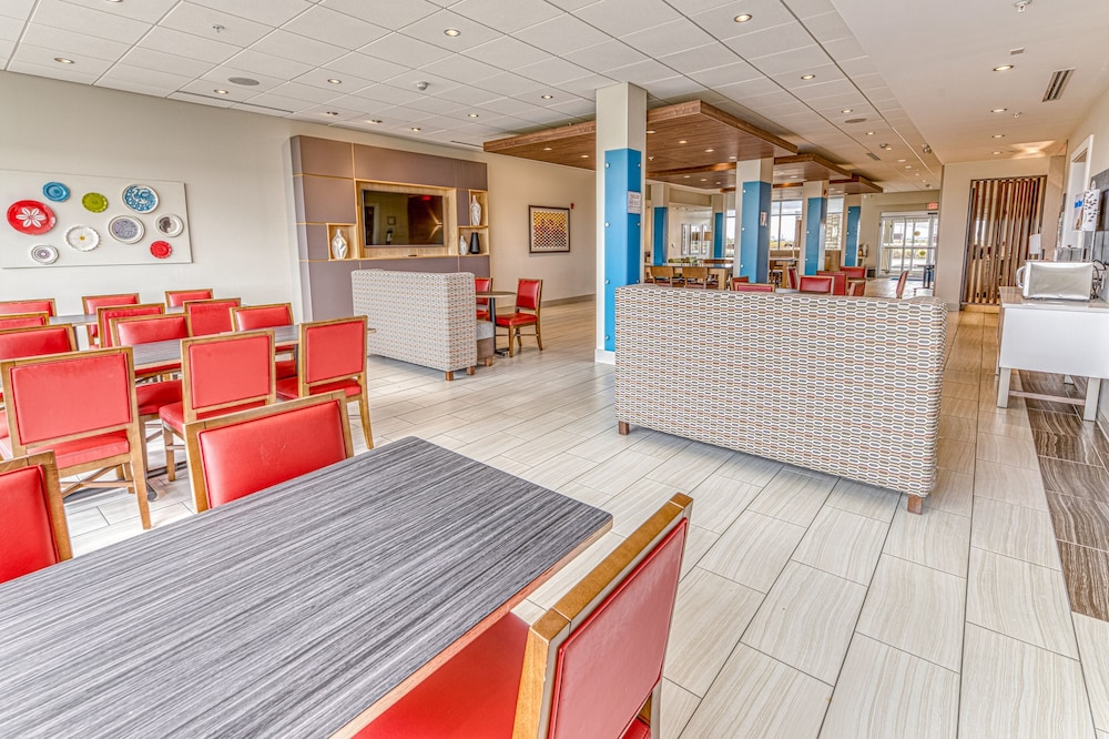 holiday inn express and suites rantoul by ihg