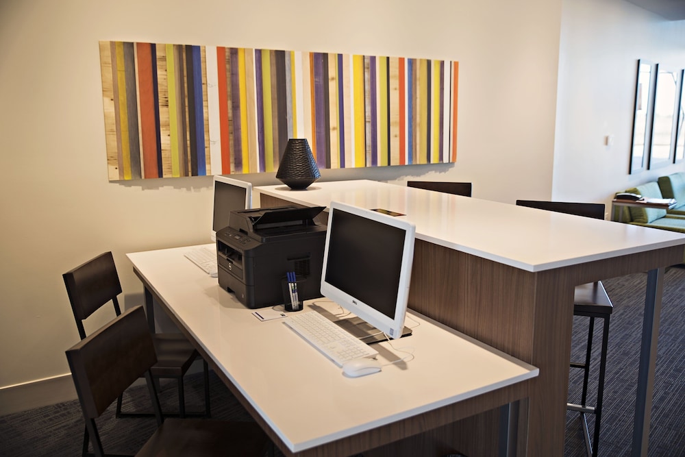 holiday inn express and suites rantoul by ihg